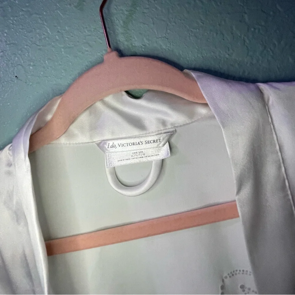 Victoria's Secret White Robe Intimates Sleepwear